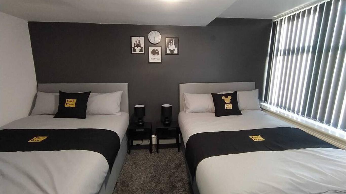 Black Ocean Holiday Apartments