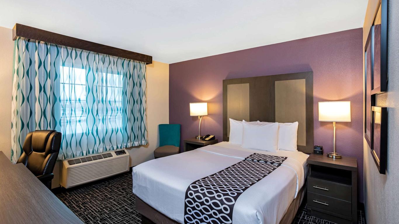 La Quinta Inn & Suites by Wyndham Las Vegas Nellis