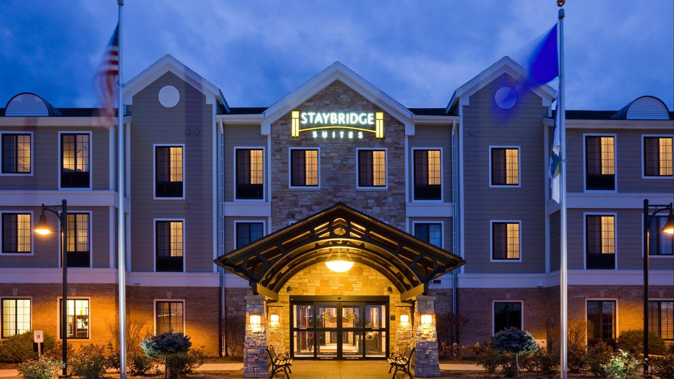 Staybridge Suites Milwaukee West-Oconomowoc