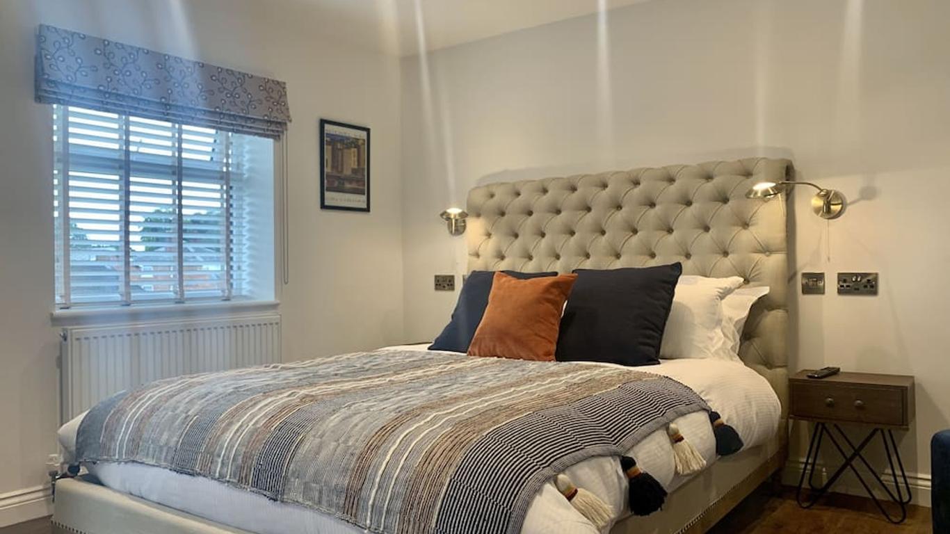 Upstairs at 33 - Self check in boutique accommodation in Worcester Centre