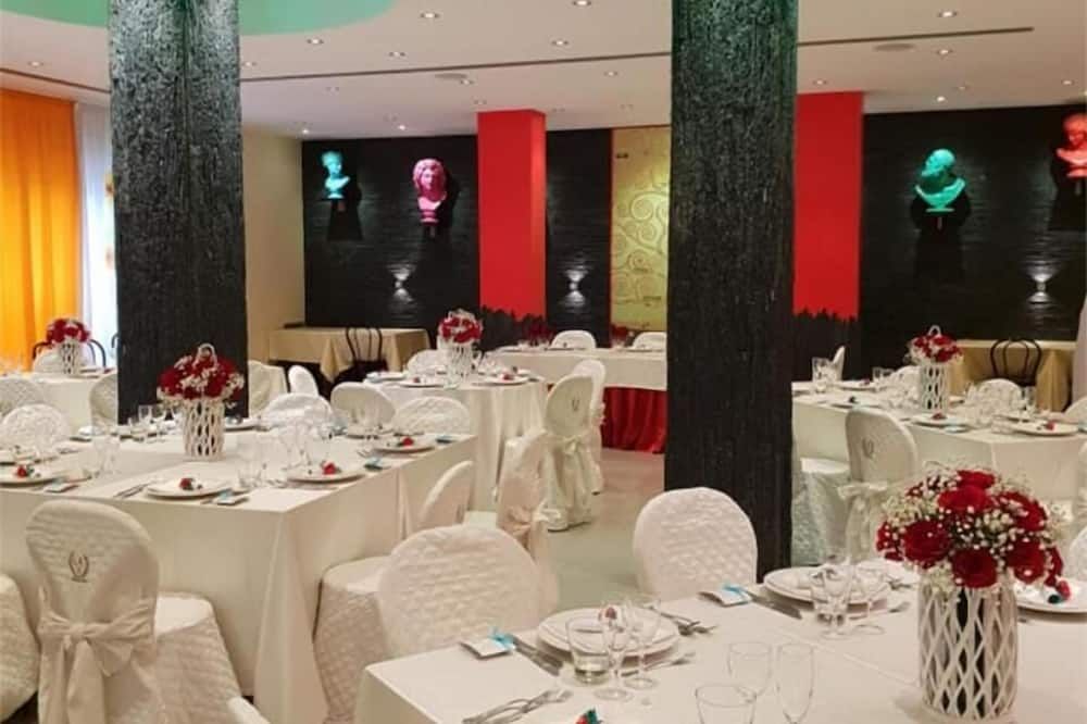 Banquet hall Photo