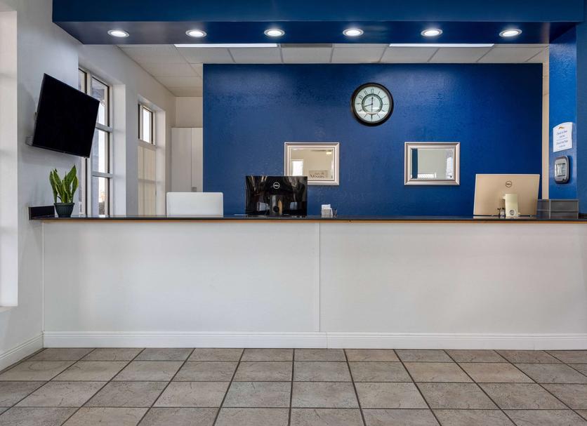 Front desk Photo
