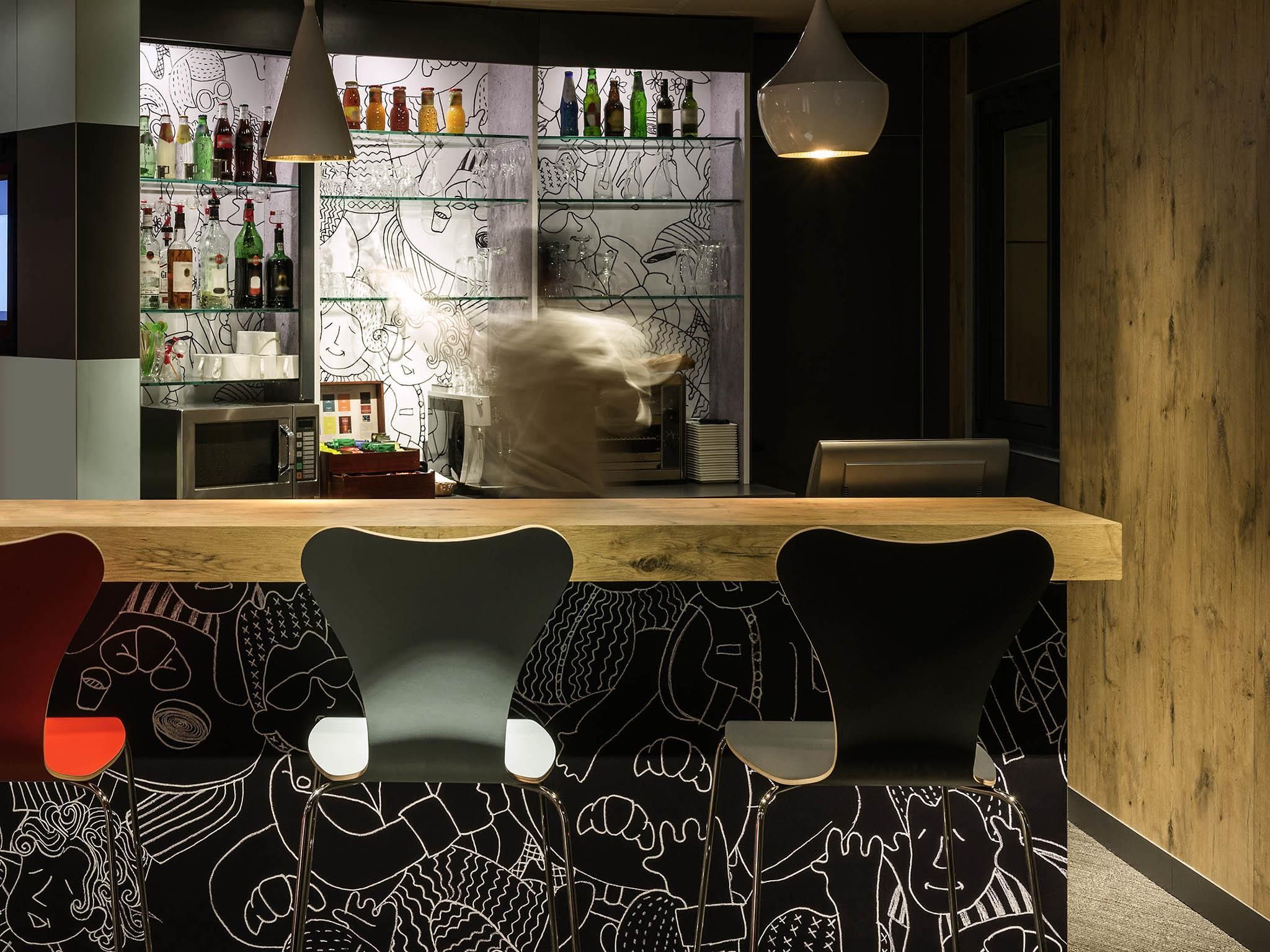 Bar Photo