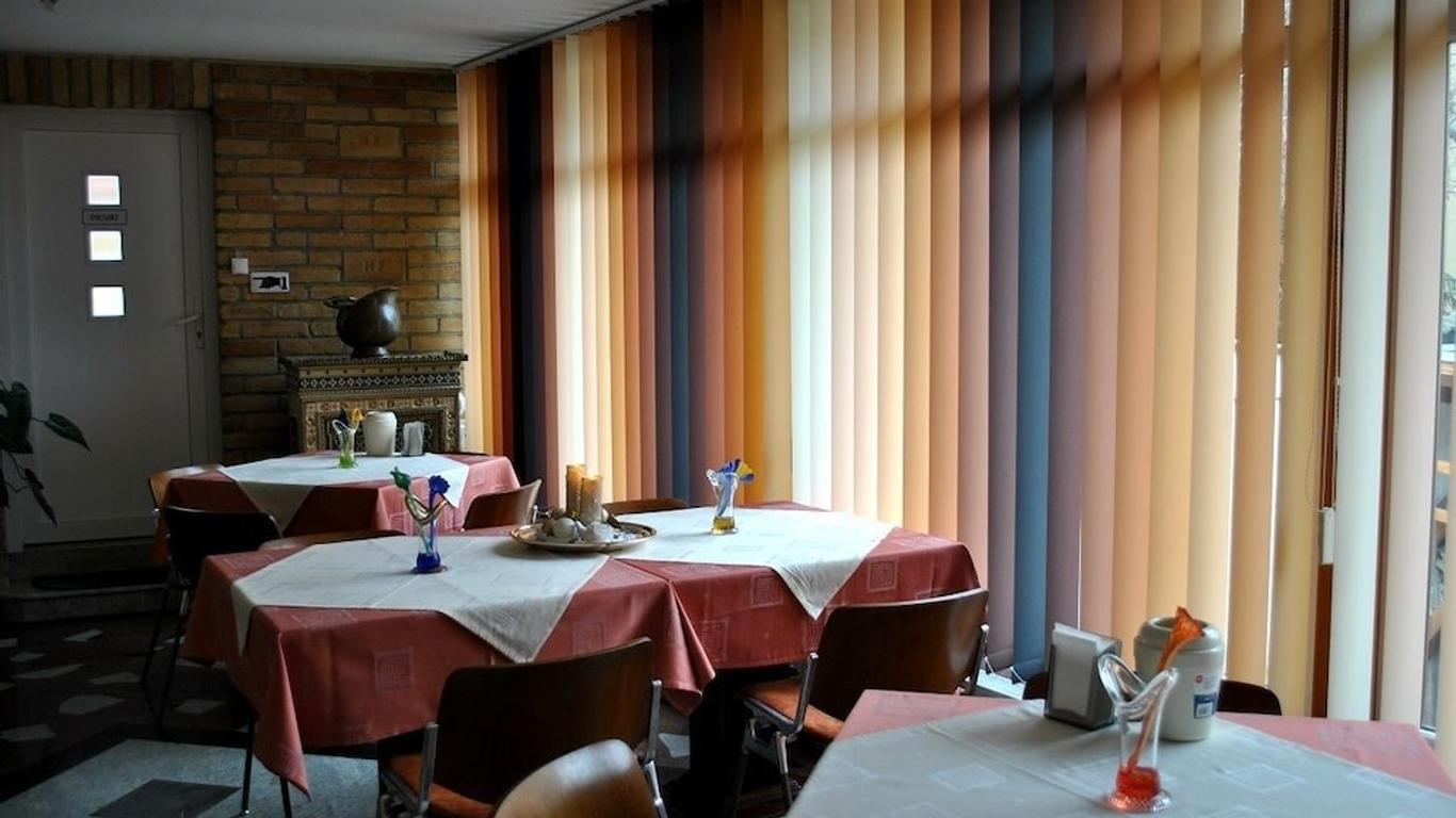 Barokk Antik Guest House