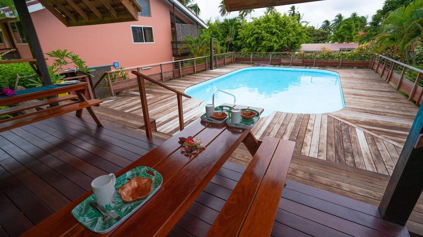 Bora Bora Holiday's Lodge