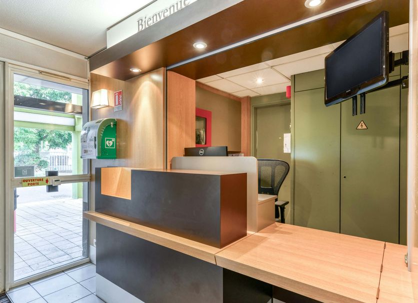 Front desk Photo