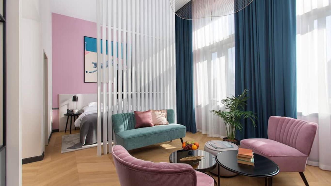 Alice Hotel