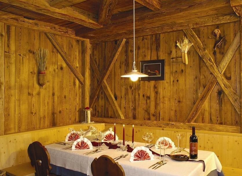 Dining room Photo