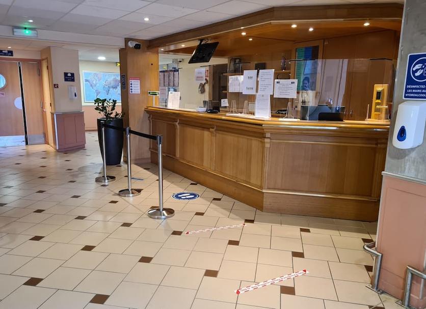 Front desk Photo