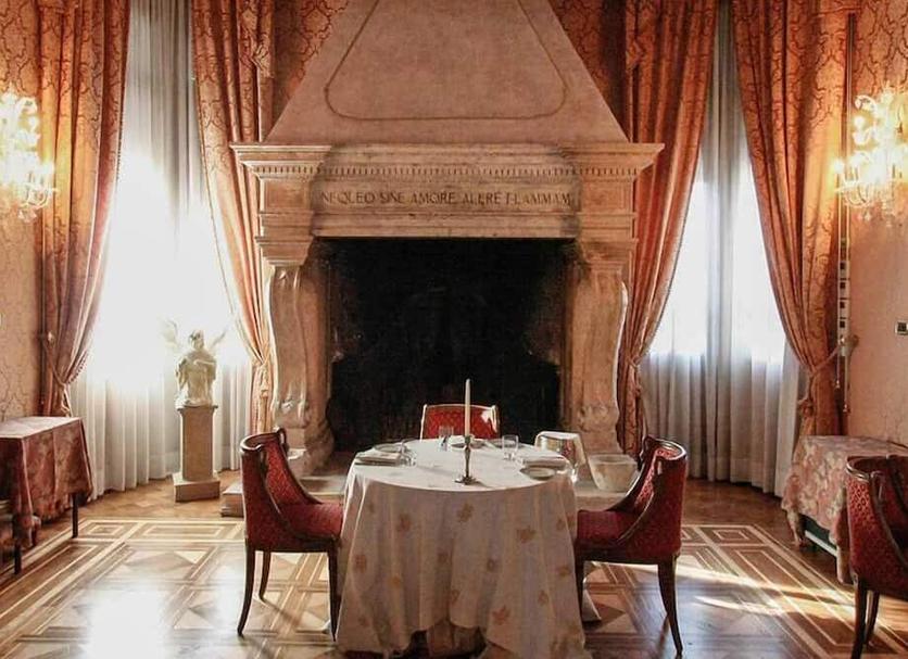 Dining room Photo