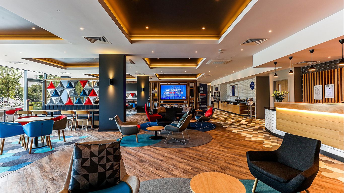 Holiday Inn Express Bicester £46. Bicester Hotel Deals & Reviews KAYAK