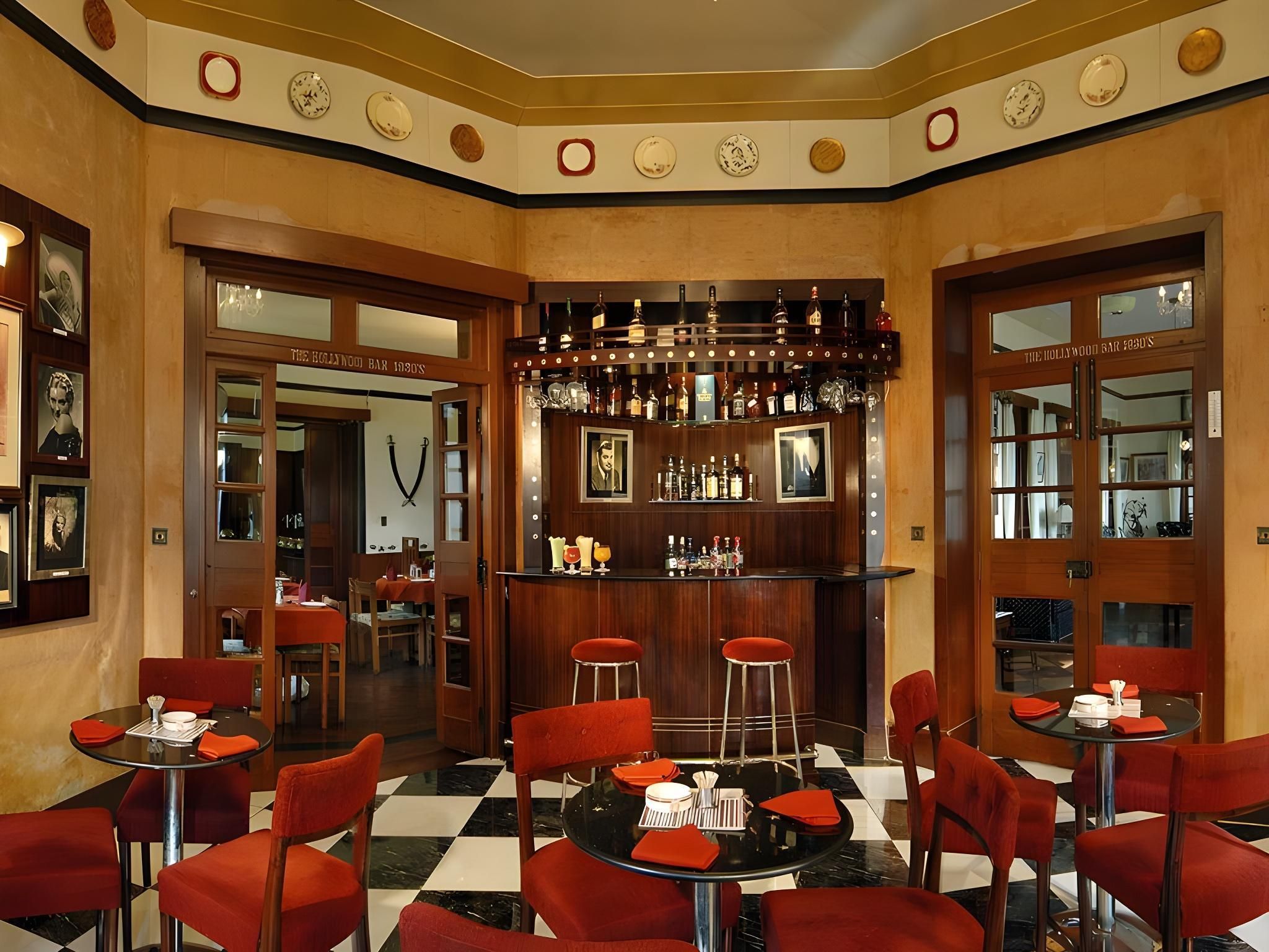 Bar Photo