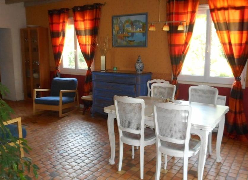 Dining room Photo