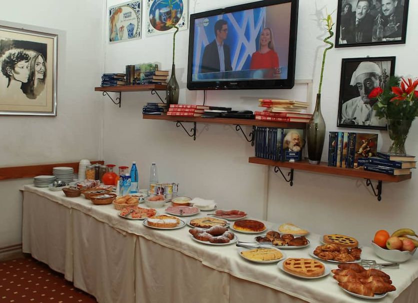 Buffet Photo