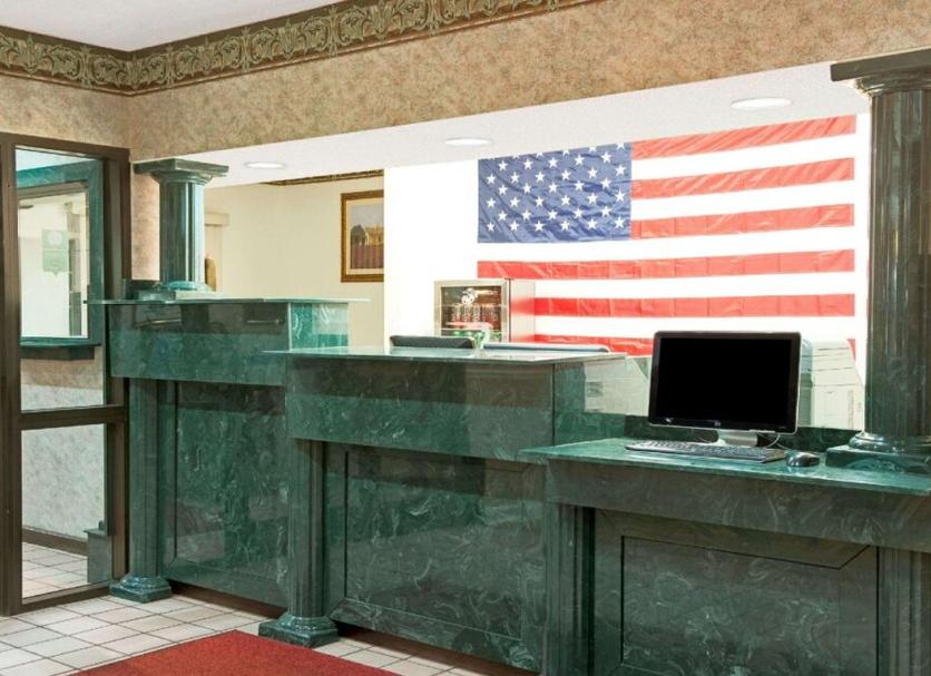 Front desk Photo