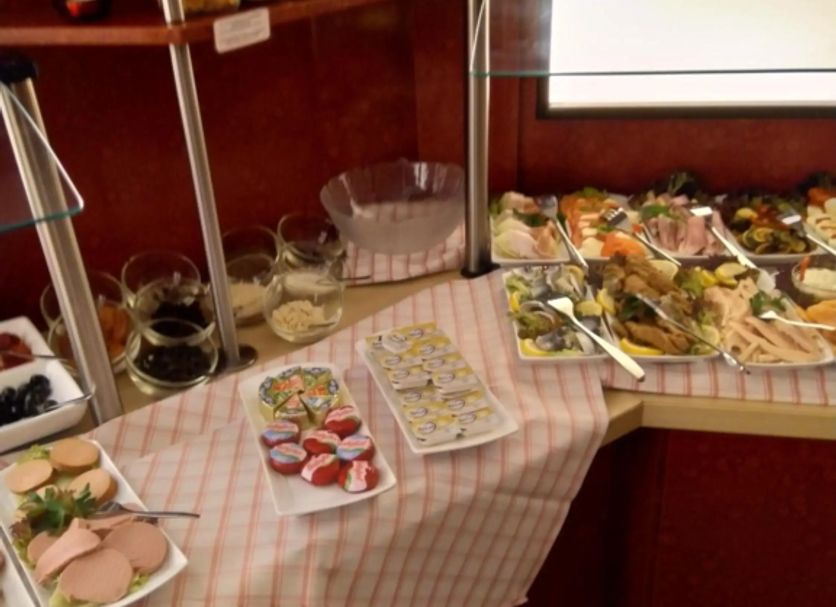 Buffet Photo