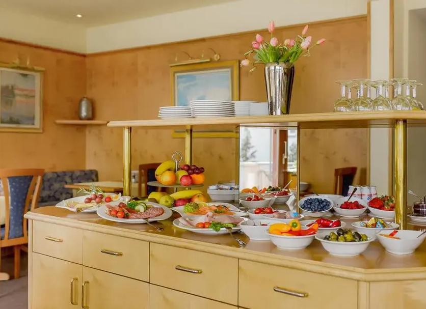 Buffet Photo