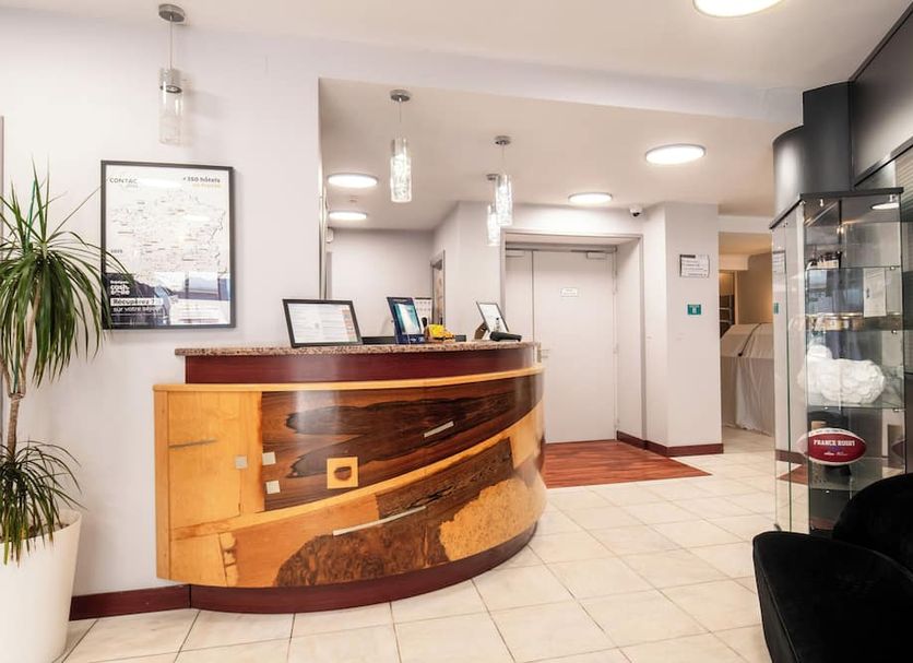 Front desk Photo