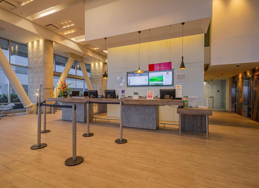Front desk Photo
