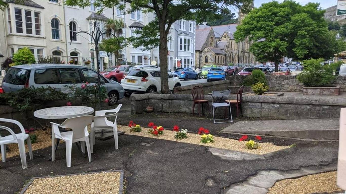 Overton Villa Hotel