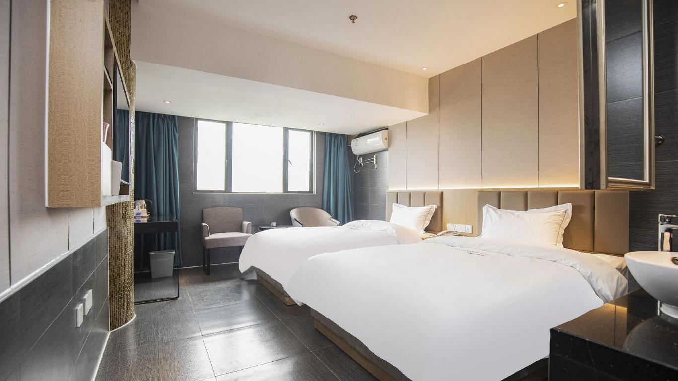 Qingmu Hotel (Nanjing Danfeng Street Zhujiang Road Metro Station)