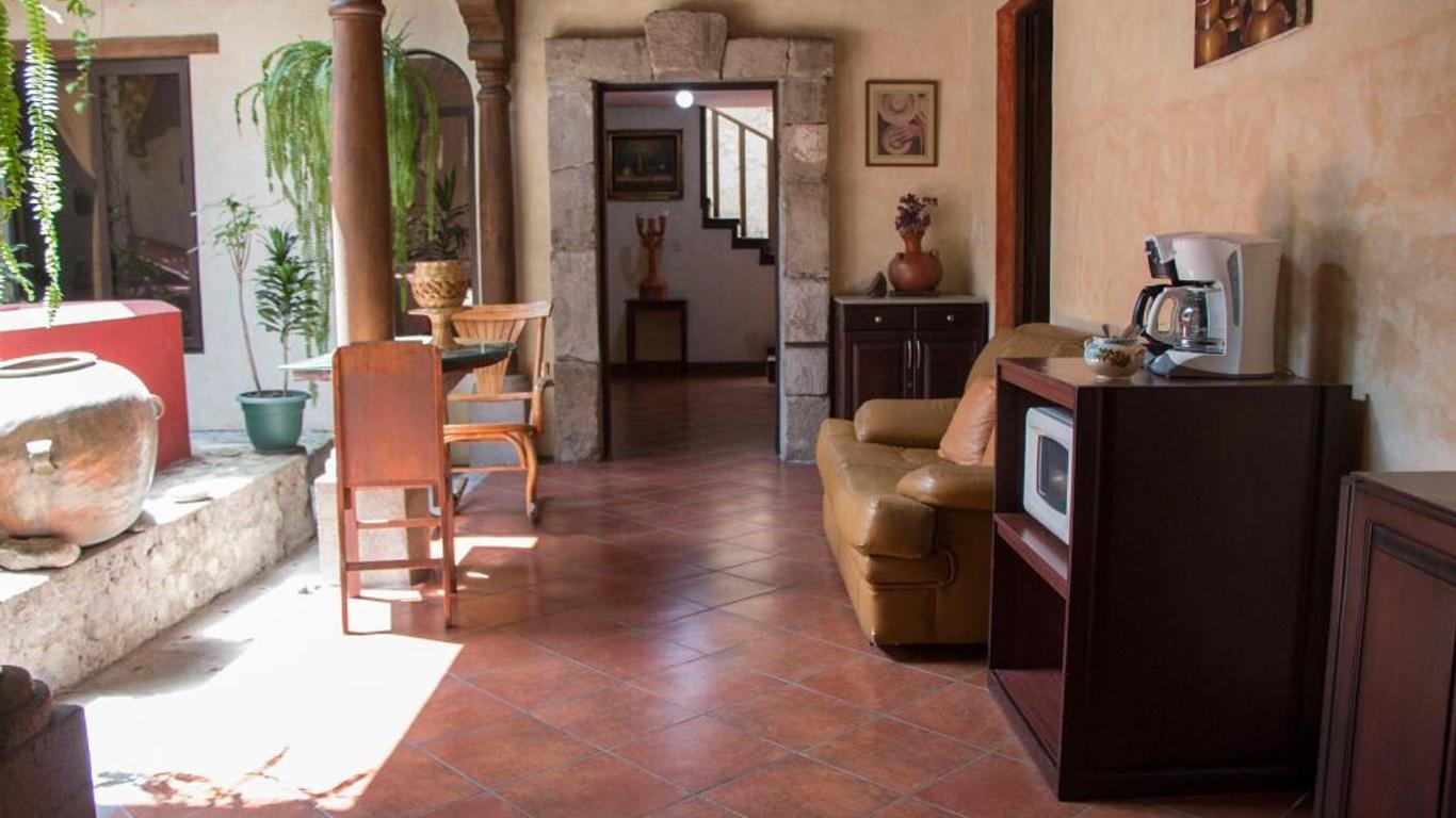 Uxlabil Hotel y Galeria Antigua