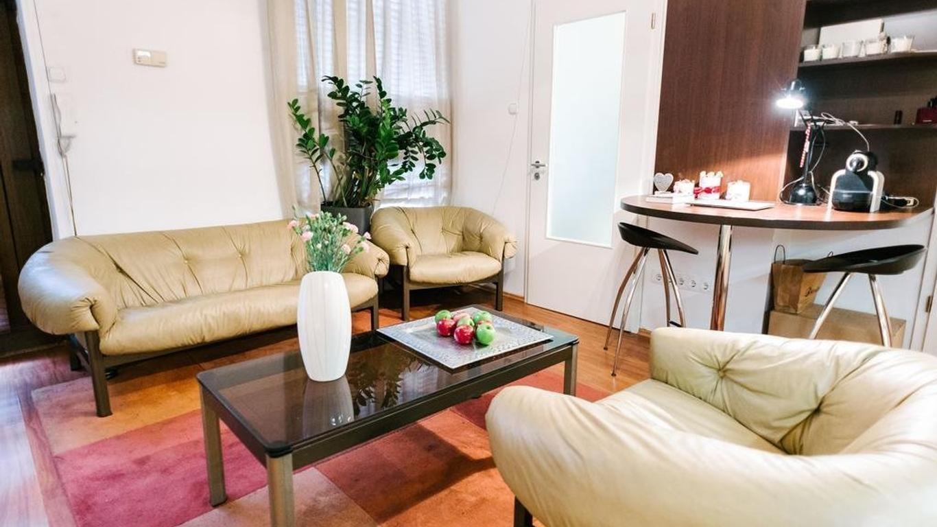 Chain Bridge Apartment
