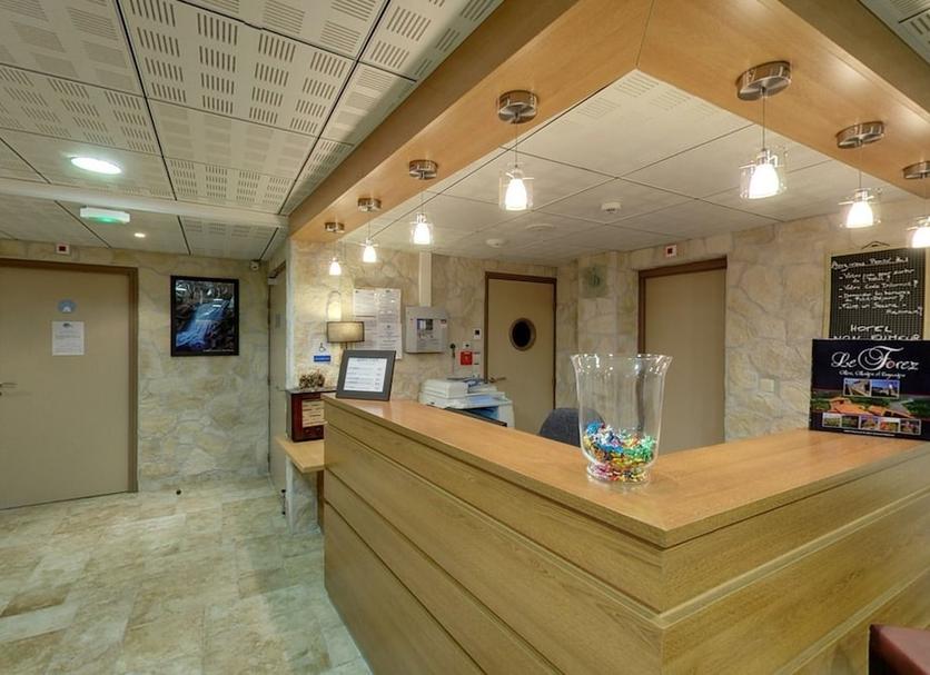 Front desk Photo
