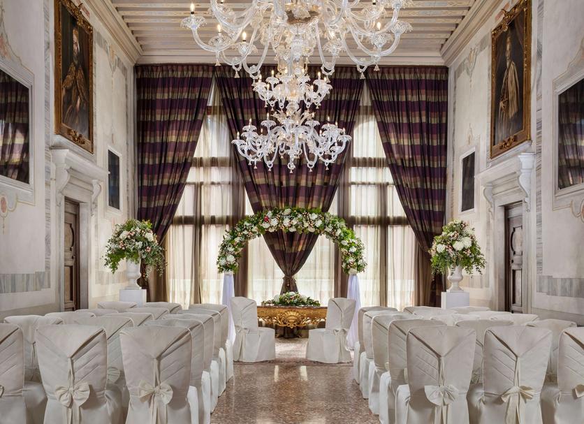 Banquet hall Photo
