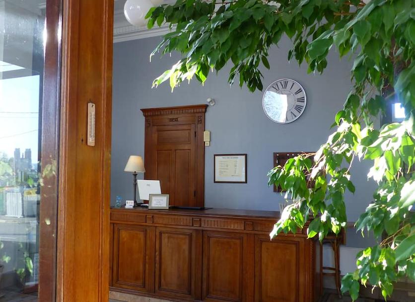 Front desk Photo