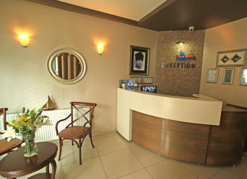 Front desk Photo