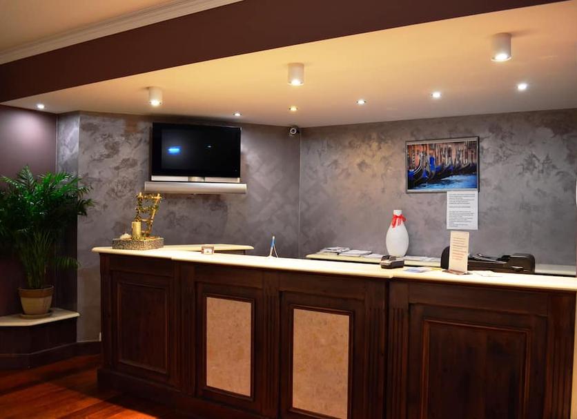 Front desk Photo
