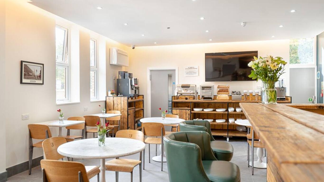 Hotel DC, Stratford