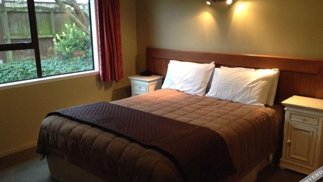 The Highwayman Motel