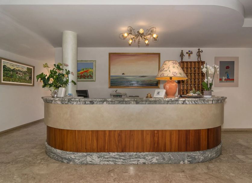 Front desk Photo