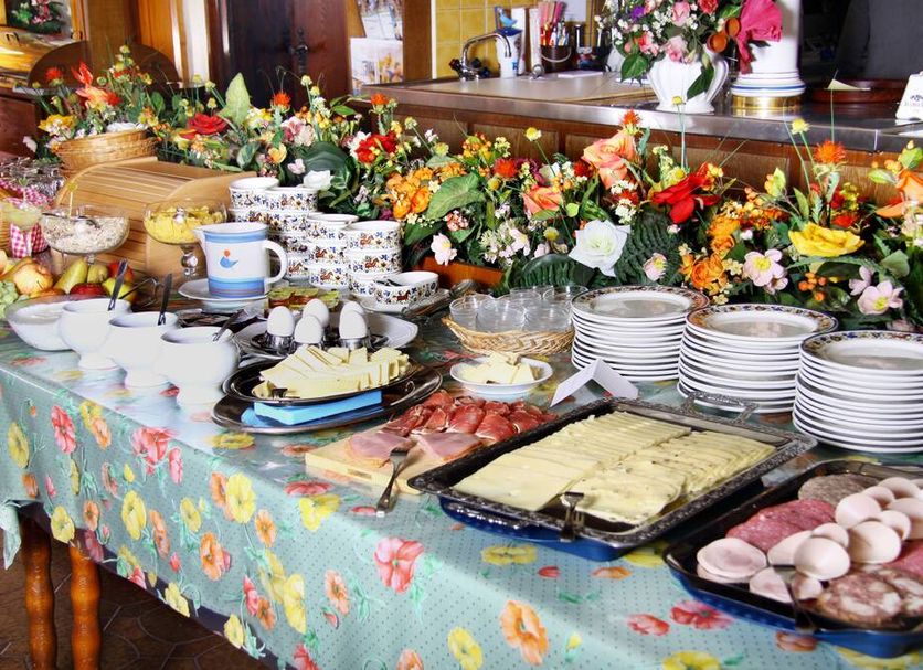 Buffet Photo