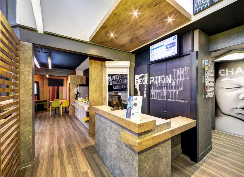 Front desk Photo