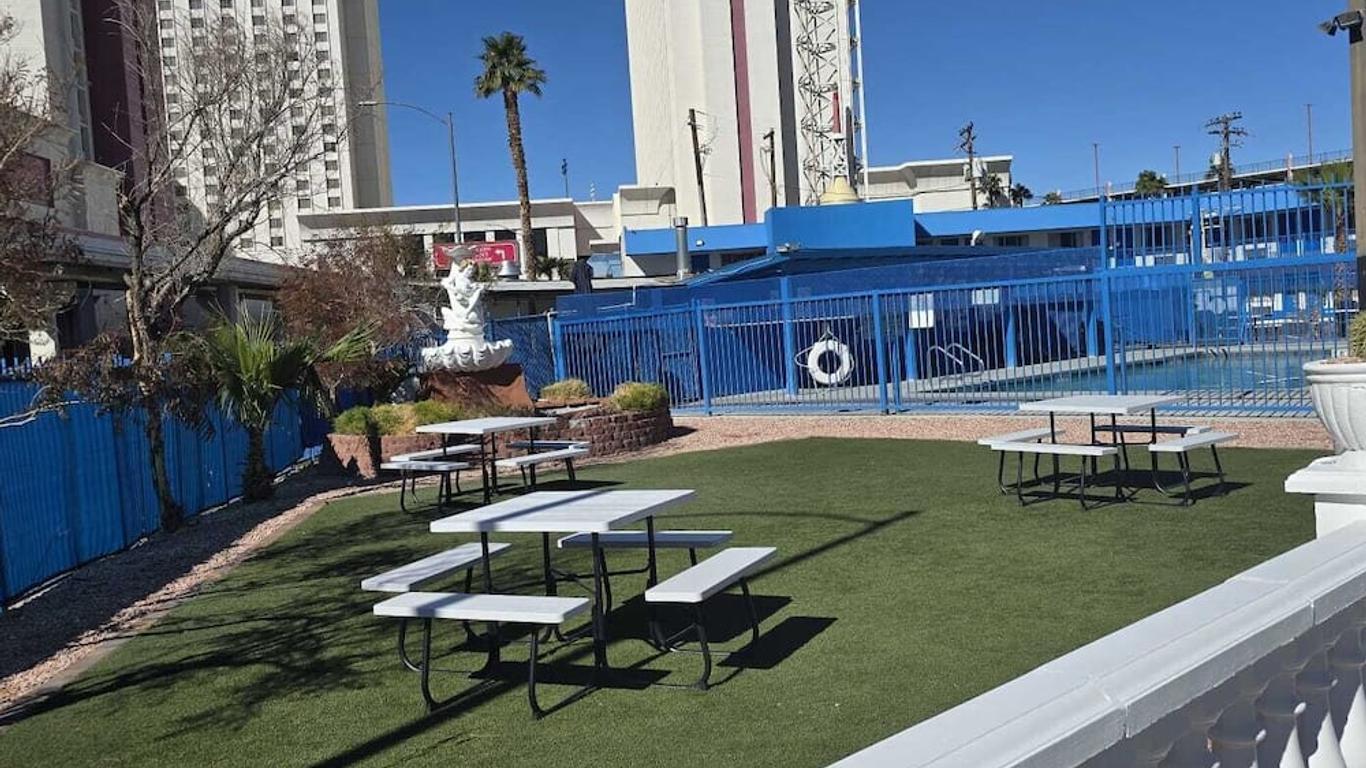 Travelsuites Inn
