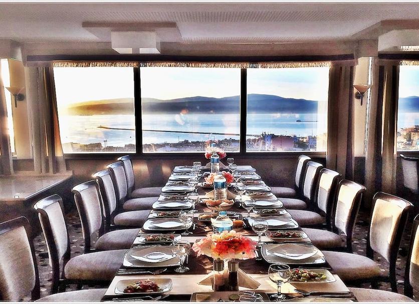 Dining room Photo