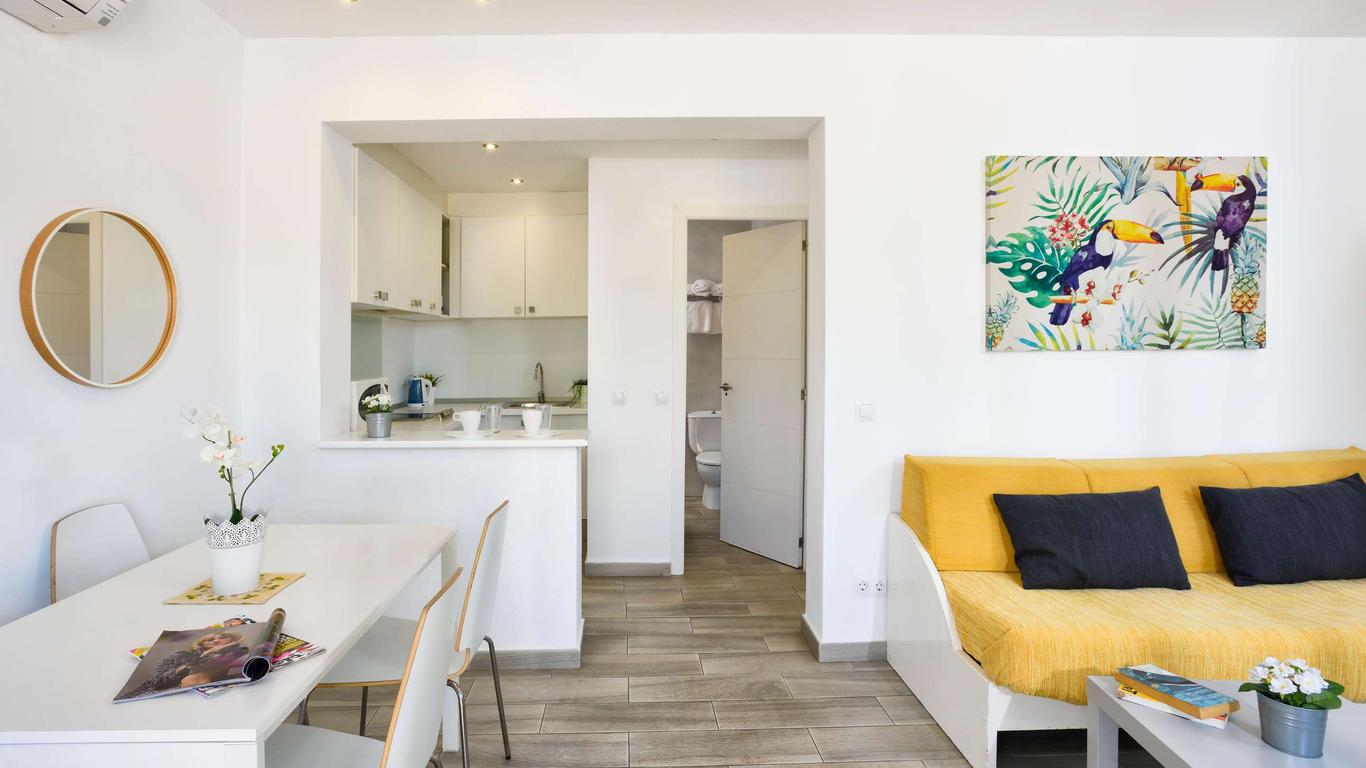 Naika Studios & Apartments