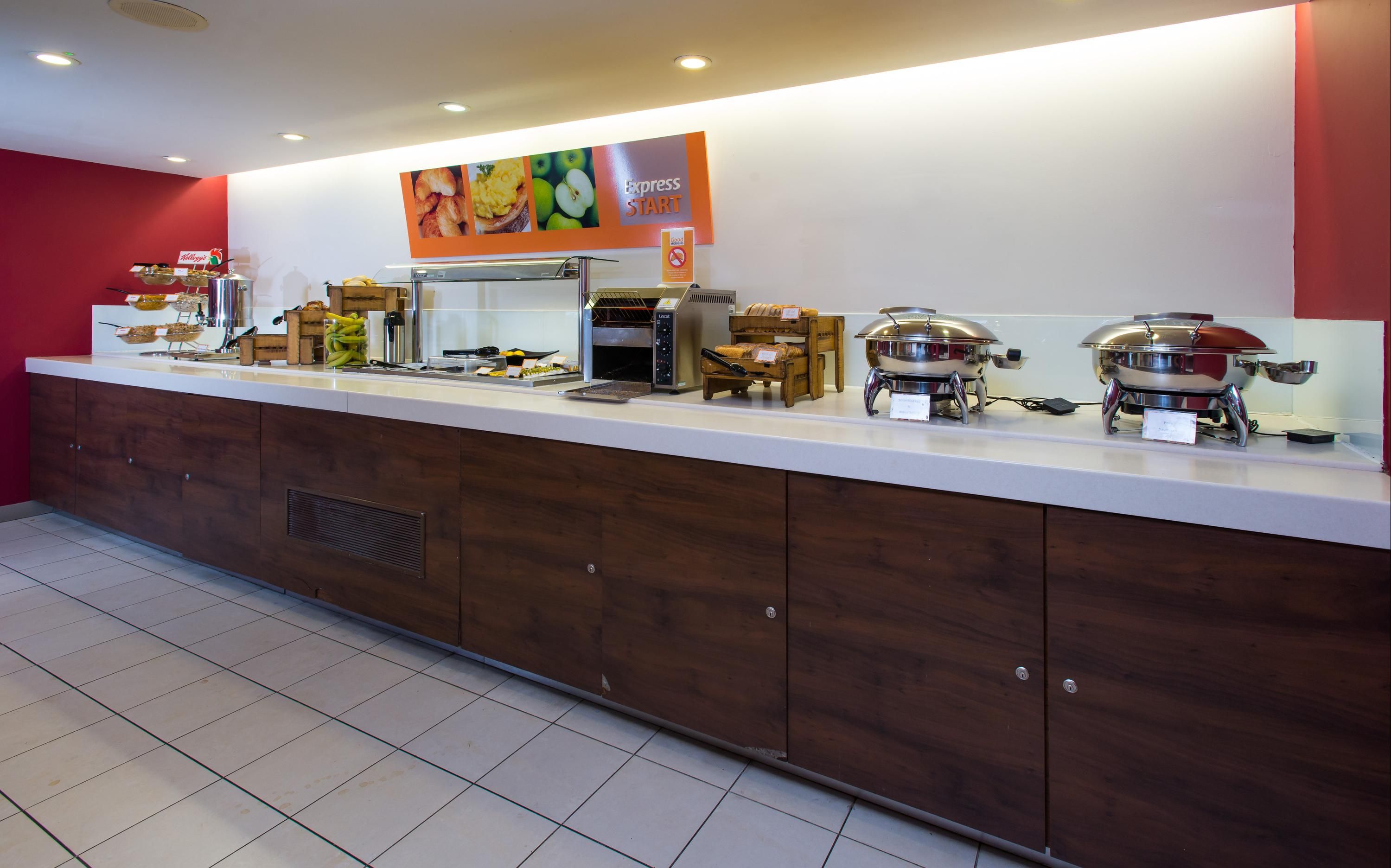Holiday+inn+express+east+midlands+airport+pegasus+business+park www.kayak.co.uk