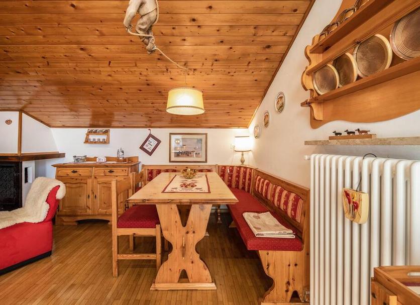 Dining room Photo
