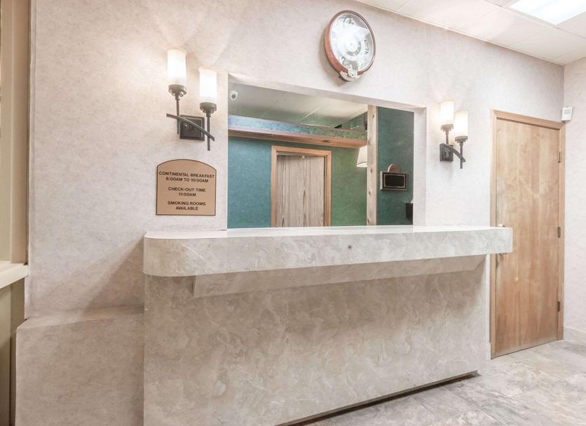 Front desk Photo