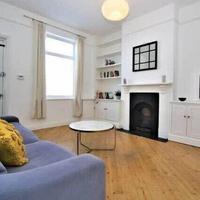 Cosy 2 bedroom Victorian townhouse in the town Centre