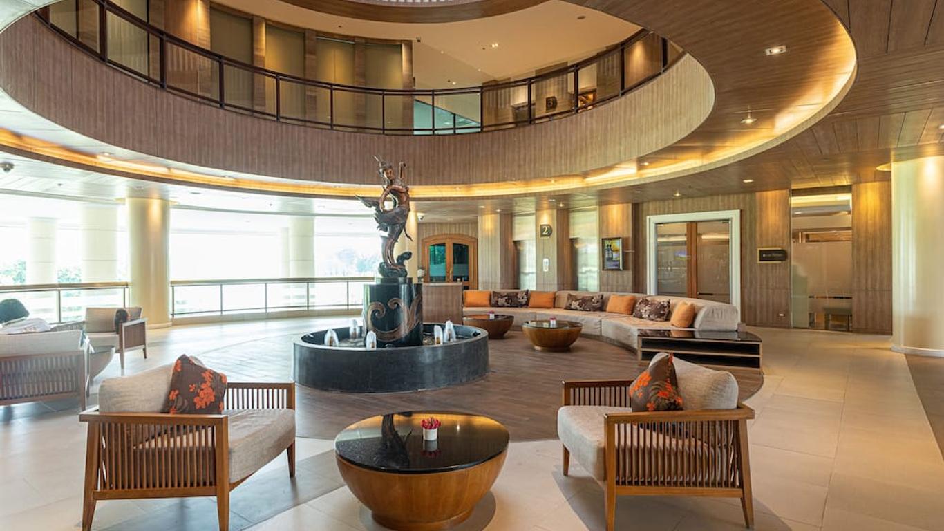 Summit Windmill Golf Suite Hotel at Suvarnabhumi