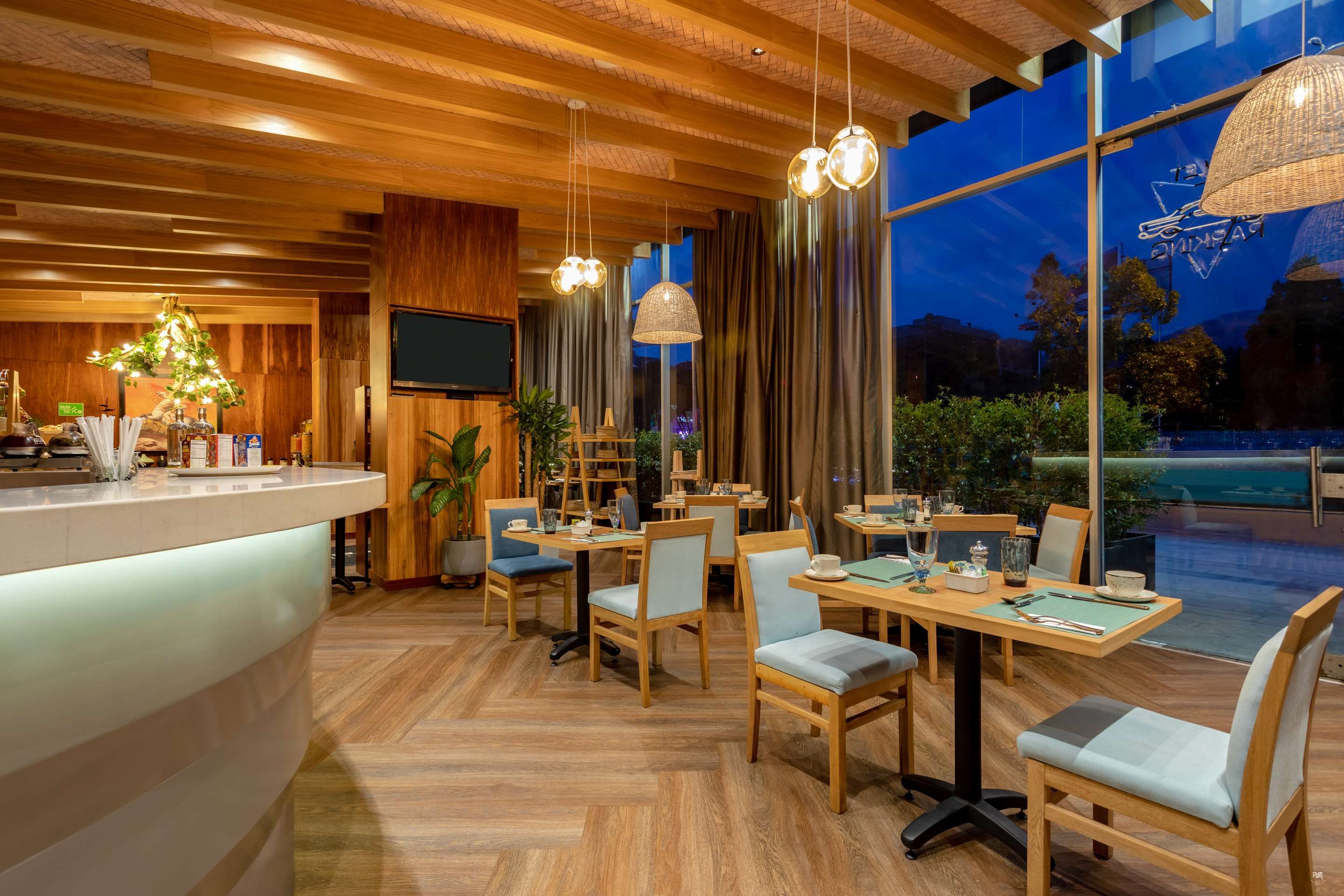 Restaurant Photo