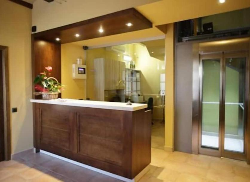 Front desk Photo
