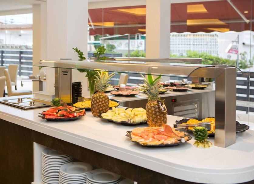 Buffet Photo