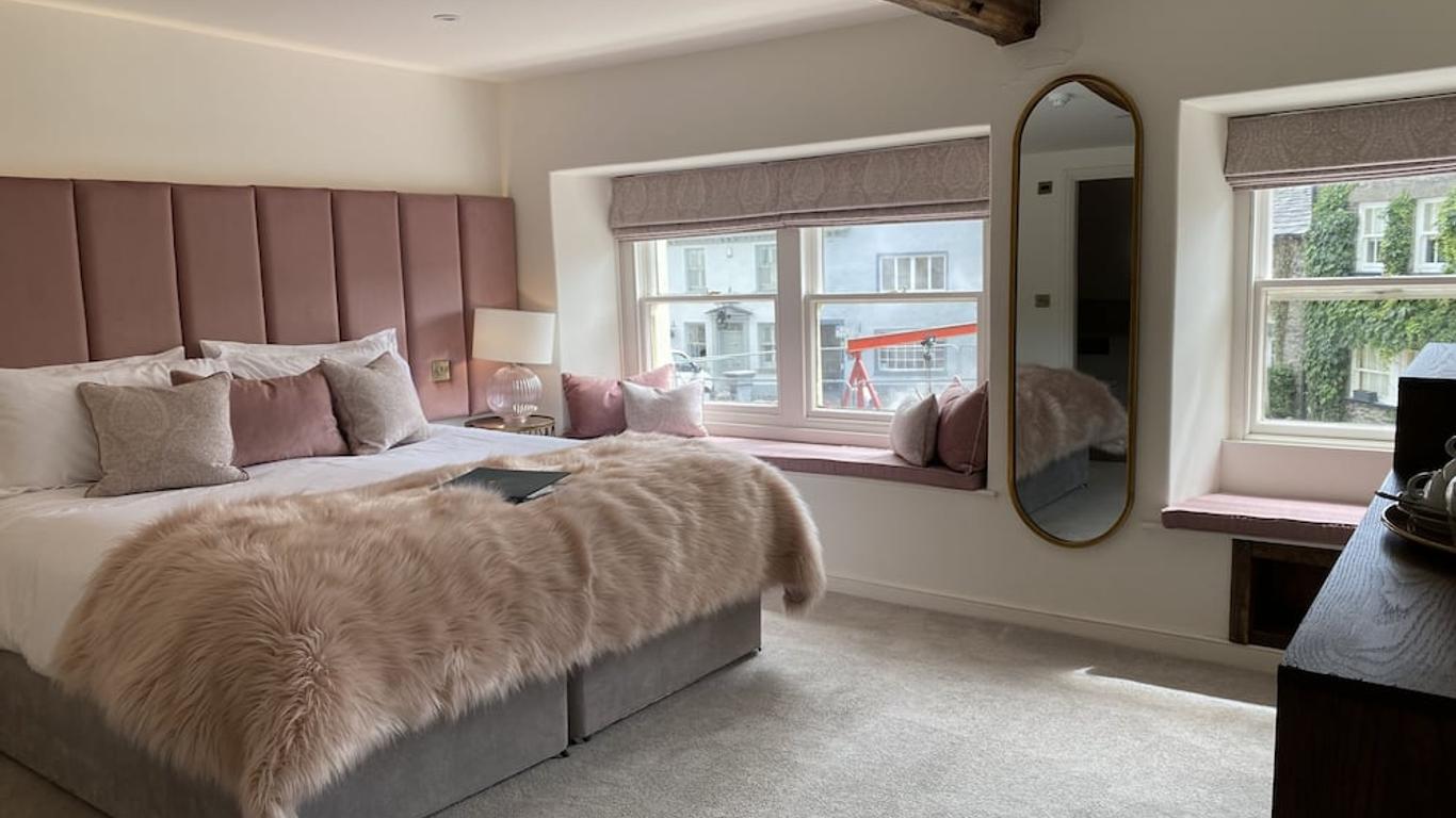 Coffee & Stays at Cartmel Square