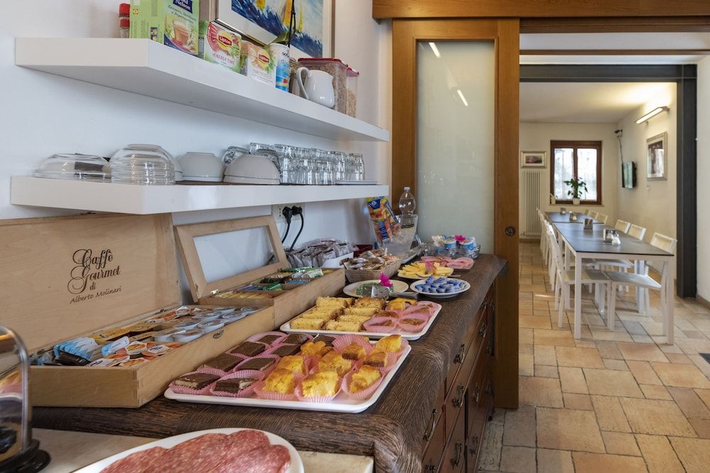 Buffet Photo